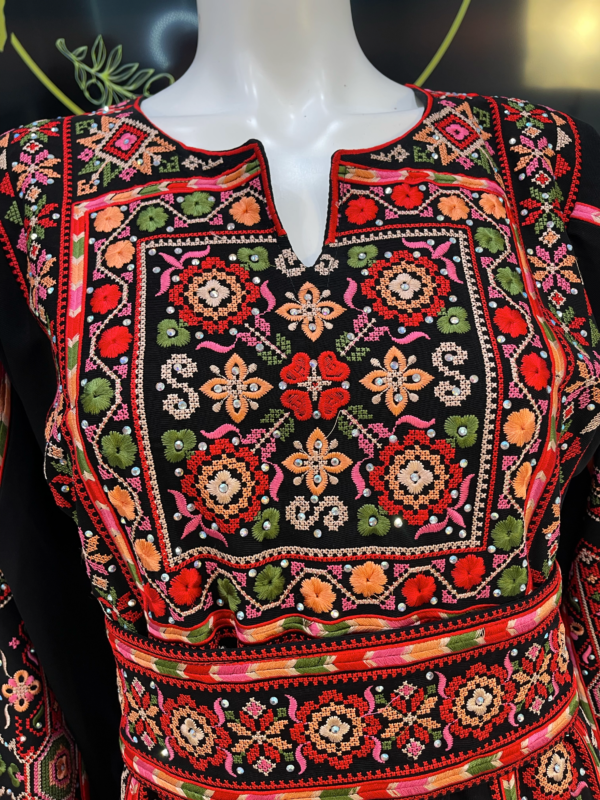 Bisan Thobe - Image 2